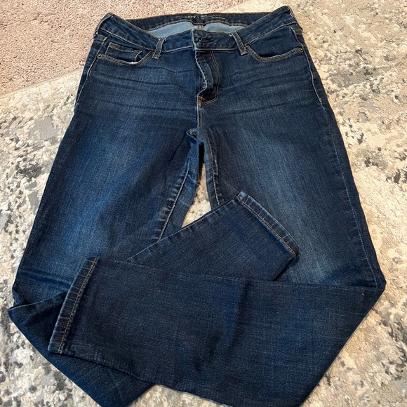 Old Navy Rockstar Mid Rise Jeans Size 8 Regular. - Picture 1 of 2